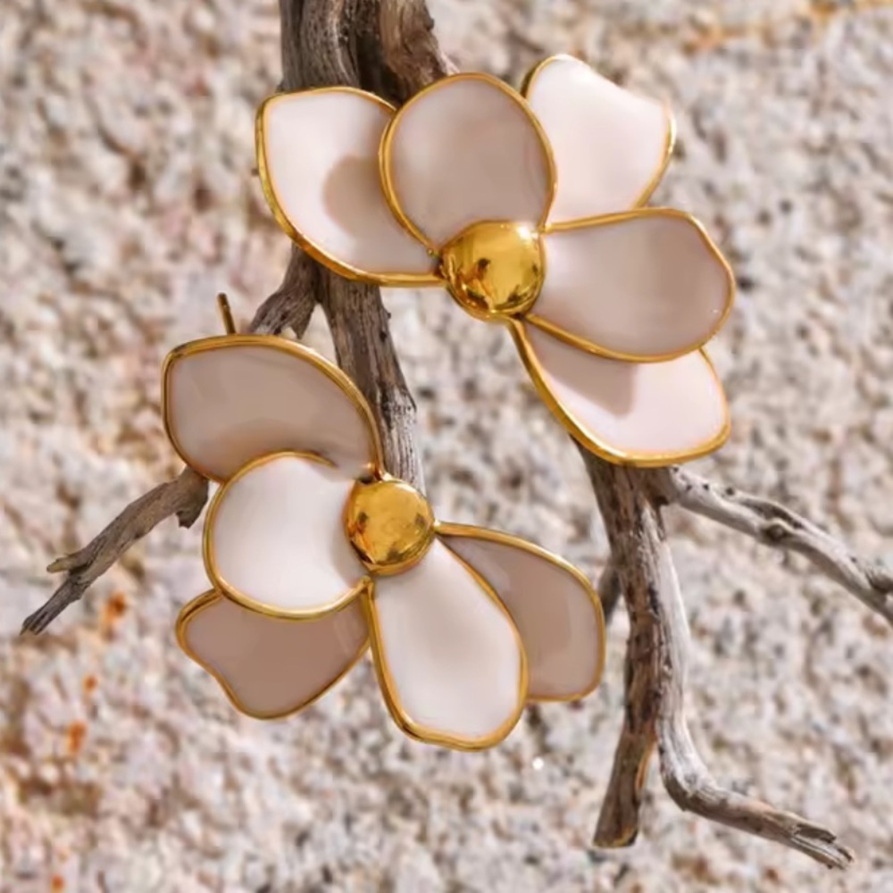 Petal Flower Cream Gold Earrings